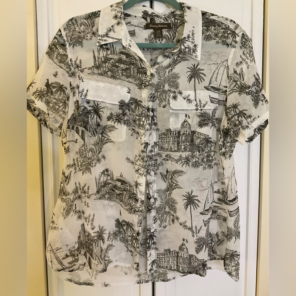 Women’s Tommy Bahama Button down 🖤